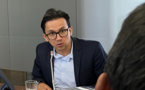 Castillo es Ingeniero en Ciencias Económicas y Financieras y tiene una maestría en Economía.