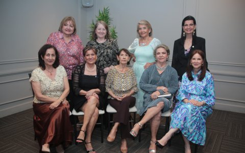 Beatriz de Plaza, Pilar de Salcedo, Marcia de Rodríguez, Alicia Gómez, Hilda de Graetzer, Patricia de Rubio, Ena de Cañizares, Sonia de Ambrosi y Conchita de Briones.