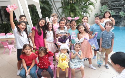 Los chicos disfrutaron de la búsqueda de los huevos de Pascua y de juegos como la carrera de ensacados y la de los huevos sostenidos con un tenedor.