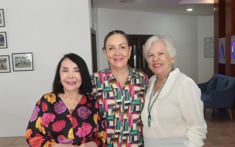 Guadalupe Cordero, Martha Chauvet de Pólit y Mildred Amador.