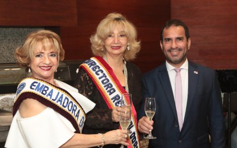 Pakitta Kravarovich, Grecia Cando y Manuel Pardo.