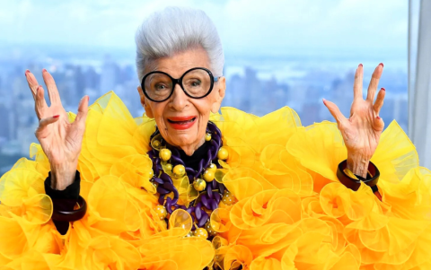 Los tips que dejó Iris Apfel para saber cómo vestirte con un estilo maximalista