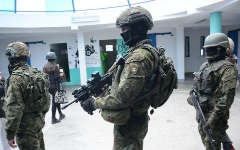 Cárceles. La Policía se encarga de la protección interna, los militares apoyan durante un estado de excepción.