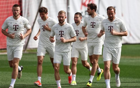 Eric Dier, Konrad Laimer y Harry Kane, jugadores del Bayern Munich, en la última práctica previo al partido ante el Arsenal.