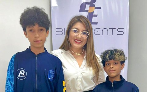 La representante Carla Cornejo trabaja en proyectos desde la etapa formativa, como con los hermanos Villavicencio, microtenistas.