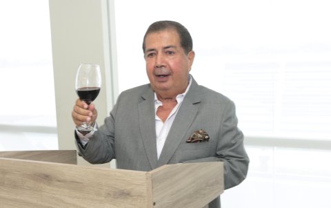 Santiago Coral durante el brindis.