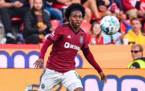 Angelo Preciado fue expulsado en el anterior partido de su equipo Sparta Praga