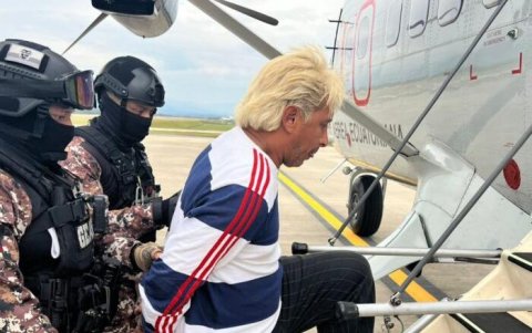 Traslado. En un avión de la Fuerza Aérea Ecuatoriana fue llevado Colón Pico a La Roca.