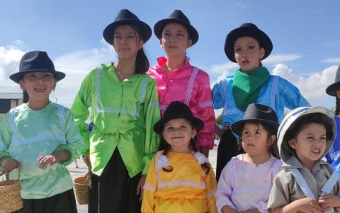 Grupo de danza de la escuela Franklin Roosevelt.