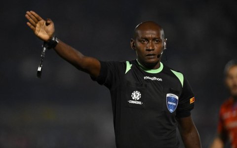 Augusto Aragón es el árbitro que dirigirá el primer Clásico del Astillero 2024