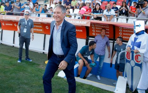 Holan viene de ser el técnico mejor pagado del año 2023 con Universidad Católica, de Chile.