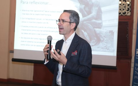 Sasha Mandakovic durante su intervención.