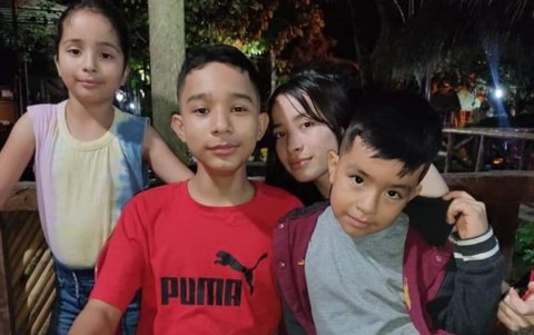 Aaron (derecha), es el hijo menor de Yenny. Tiene 9 años.