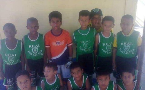 Lerma (segundo a la izquierda) destacó en diversos torneos interbarriales con la escuela Real Fortaleza.