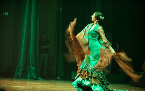 La obra se presentó por primera vez en Guayaquil, en junio del año 2012 en el festival fragmento.