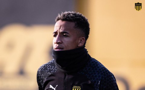 El lateral derecho Byron Castillo entrena previo al duelo ante Defensor Sporting