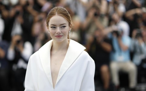 La actriz Emma Stone en la alfombra de Cannes.