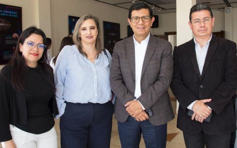 Rebeca Roca, Ana María Vásconez, Diego Buenaño y Julio Freire.