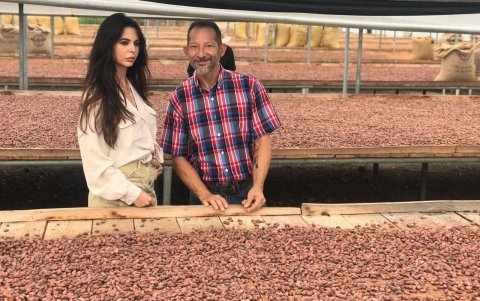 Dirigido por Lucho Velasco (Colombia) quien también actúa, tiene como protagonistas a Carlos Torres (Colombia) y Elenora Puglia (Italia).