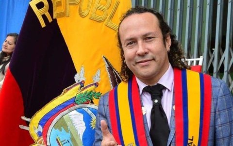 El concejal Santiago Erráez ha presentado una denuncia contra 26 jefes departamentales que no cumplen con el perfil requerido para el puesto.