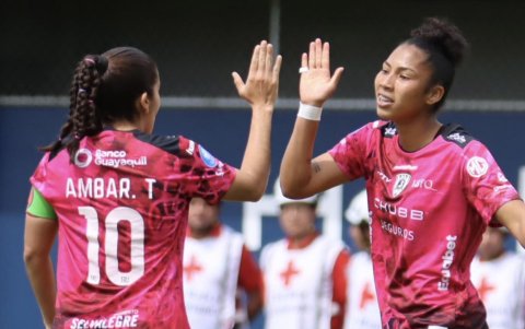 Ambar Torres y Nayeli, son figuras de Dragonas de Independiente del Valle.