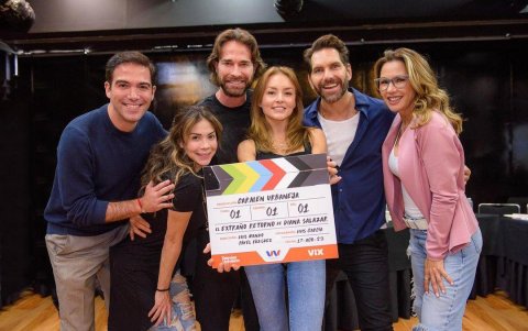 El equipo de producción del remake 'El extraño retorno de Diana Salazar'.