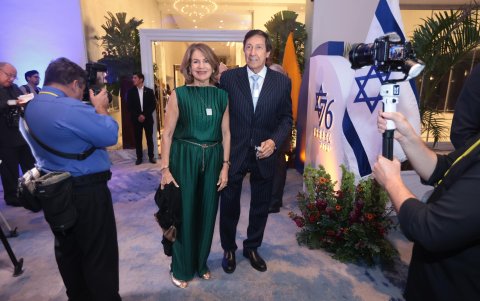 Nicolás Lapentti llegó con su esposa, Cecilia Gómez.