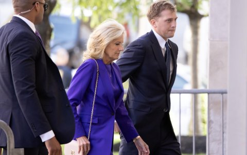 La primera dama de EE.UU, Jill Biden, asiste al primer día de juicio contra Hunter Biden, hijo del presidente de EE.UU., Joe Biden.