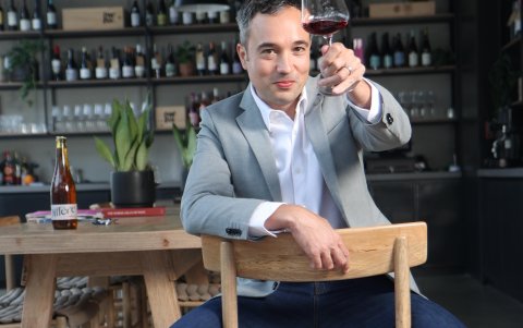 Guilhem enseña a navegar por el mundo enófilo a cientos de aficionados y profesionales.