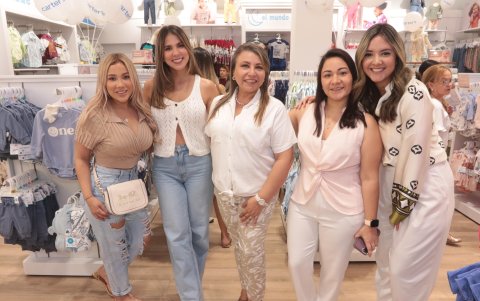 Fiorella Bruno, Andy Susuki, María Avellana, Zoila Mendoza y Nicole Barcia.