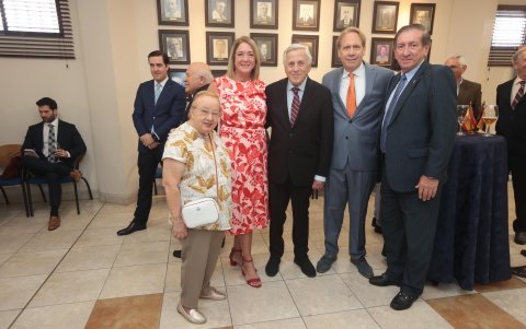 Mariana Roldós, Silvia Paulson, León Roldós, Eduardo Mendoza y Rafael Roca.