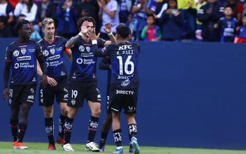 Jugadores de Independiente del Valle en una celebración de gol.