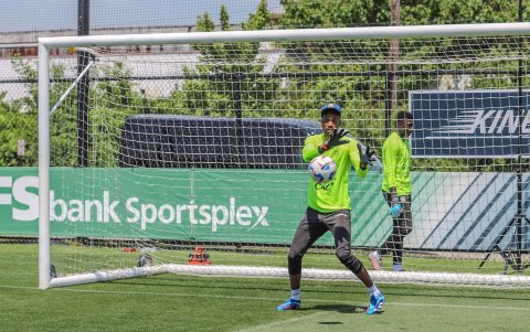 Alexander Domínguez arquero que ha estado en dos mundiales con Ecuador.