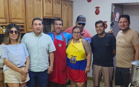 Los ecuatorianos residentes en Las Vegas los fines de semana van a la casa de Franklin Curicho en busca del sabor criollo.