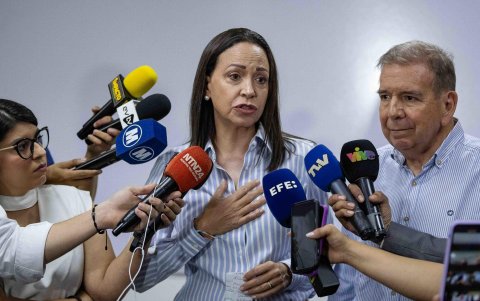 La exdiputada María Corina Machado habla durante una rueda de prensa, este sábado 15 de junio en Caracas, Venezuela.