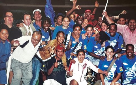 Con Eléctricas ganaron múltiples campeonatos interbarriales. En la foto aparece Madelen Riera, actual figura del Barcelona.