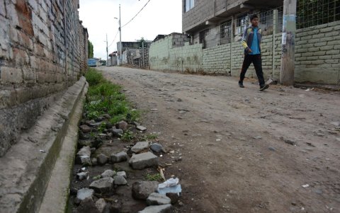 Moradores de la Tola Chica 3, en Tumbaco, aseguran que han solicitado la intervención en varias calles y no hay respuesta.