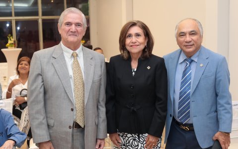 Gustavo García, Lilia Valarezo y Carlos Chon.