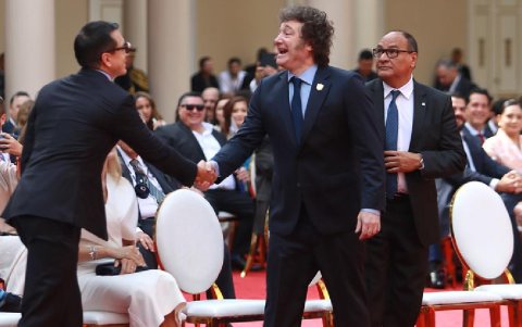 Daniel Noboa y Javier Milei, durante la ceremonia de investidura para el segundo período de Nayib Bukele, en San Salvador, hace pocas semanas.