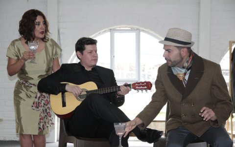 La obra se desarrolla en el contexto de la Segunda Guerra Mundial y sigue a una peculiar familia austriaca.