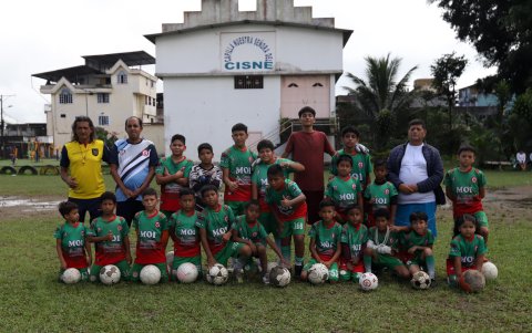 El profe Iván Guerra entrena a 60 niños entre 4 y 16 años, de lunes a viernes.