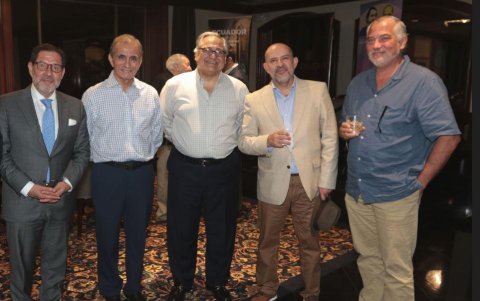 Eduardo Carmigniani, Pablo Chiriboga, Elías Chedraui, Roberto Aguilar y Nicolás Romero.