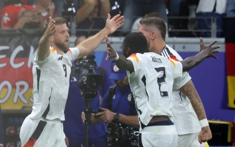 Niclas Füllkrug (i) celebra el gol de último minuto junto a sus compañeros