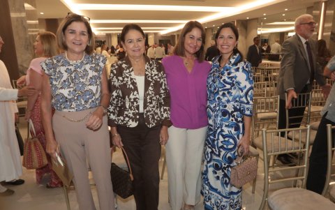 Ana Loor, Patricia de Carbo, Priscilla Loor y María José de Ferretti.