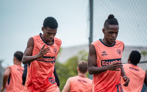 El plantel principal de Guayaquil CIty en su jornada de entrenamiento
