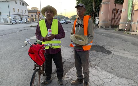 Trabajadores indios, de camino a los campos en la provincia agrícola de Latina.