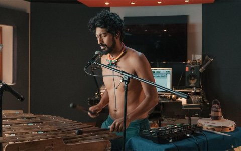 Pitekus Enmono es un proyecto liderado por Fidel Mina, inspirado en el Australopithecus, antecesor del Homo sapiens que vivió hace 4 millones de años en África.