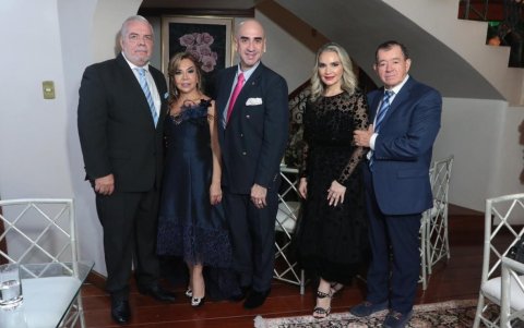 Luiggi Martini, Jacqueline de Martini, Daniel Tapia, Mariuxi de Galarza y Wilson Galarza.