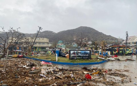 Zonas afectadas por el huracán Beryl a su paso por la isla Unión, la más meridional de las islas Granadinas, este viernes, en San Vicente y las Granadinas.
