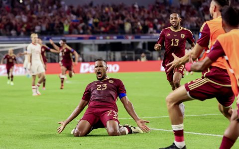 Salomón Rondón será la referencia goleadora de Venezuela.